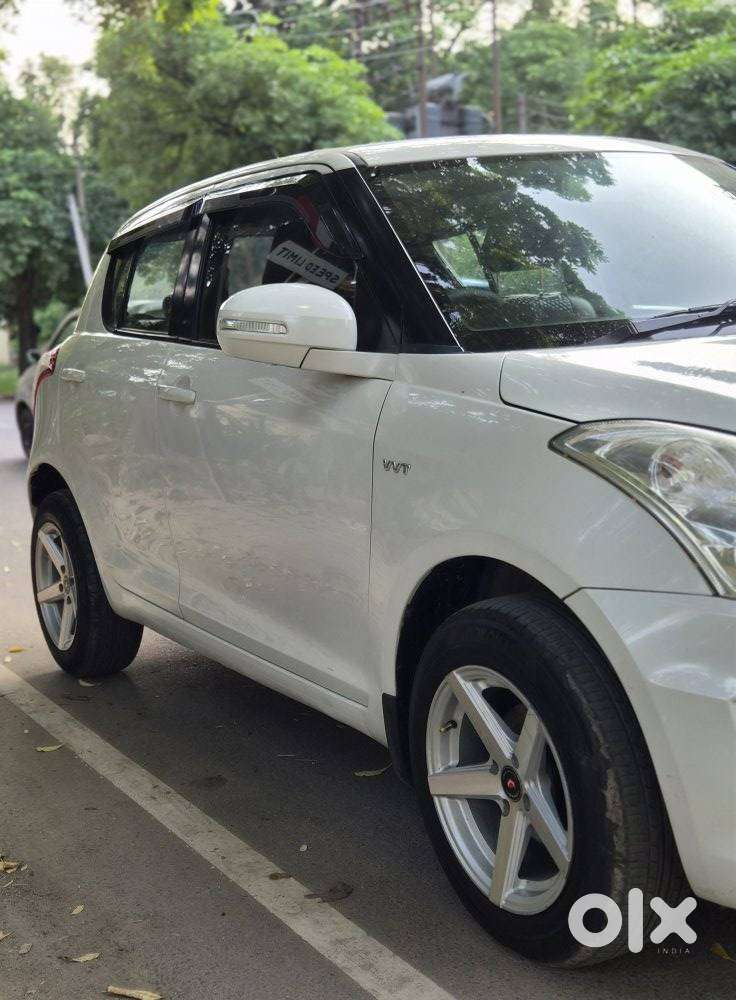 Maruti Suzuki Swift Vxi + Manual, 2014, Petrol