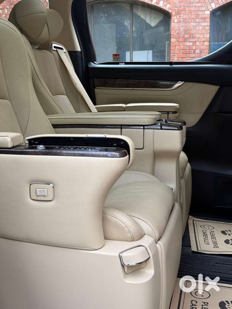 Toyota Vellfire Vip – Executive Lounge, 2023, Cng & Hybrids
