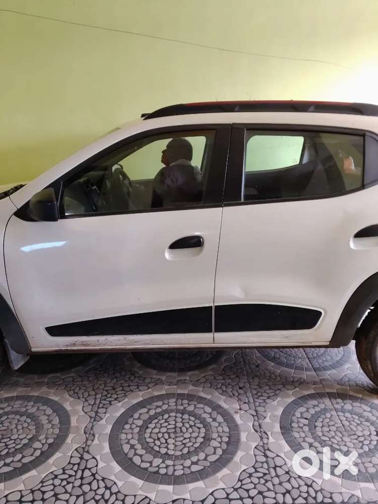 मात्र 325000