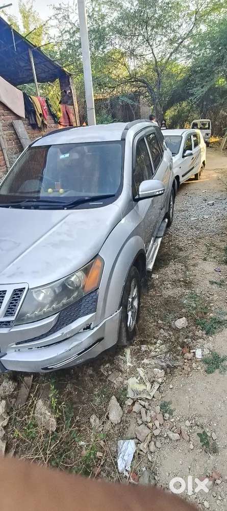 Selling Xuv500 W8