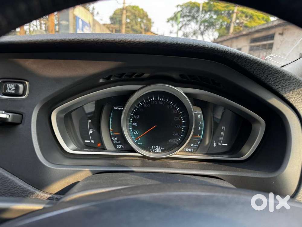 Volvo V40 Cross Country 2015 Diesel In Good Condition