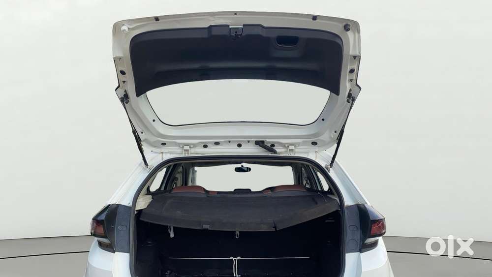 Tata Altroz 1.2 Xm Plus, 2021, Petrol
