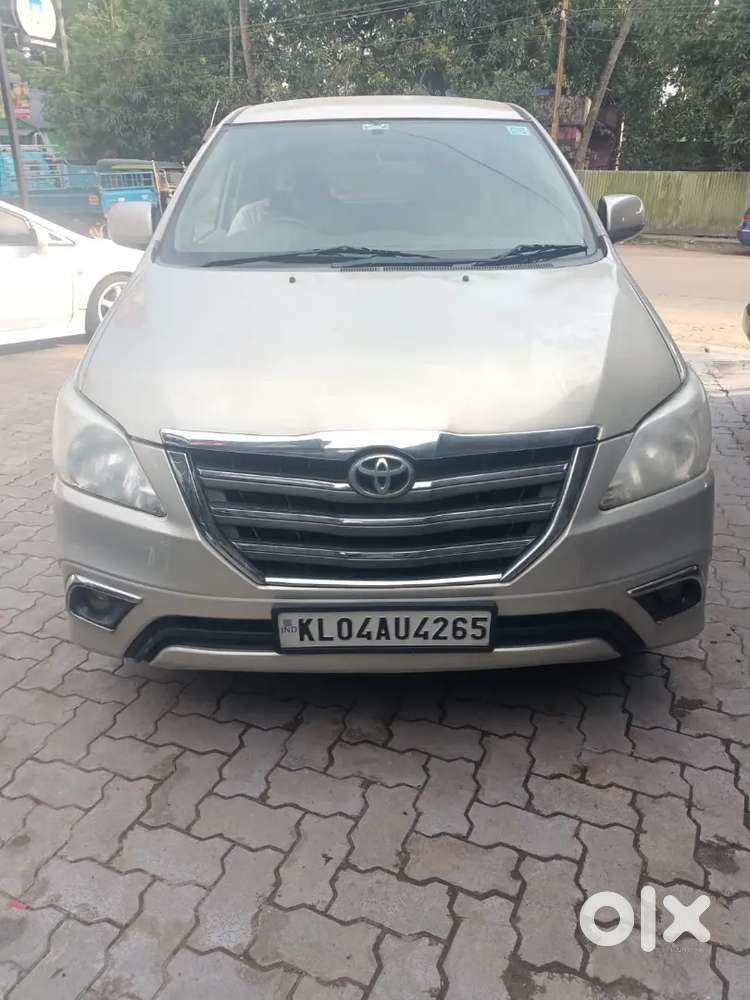 Toyota Innova 2013 Diesel Well Maintained, Full Showroom Service Hory
