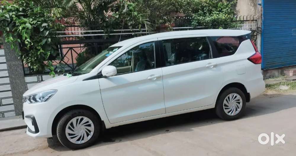 Nov 2025, Maruti Ertiga, White Colour, Petrol+cng,