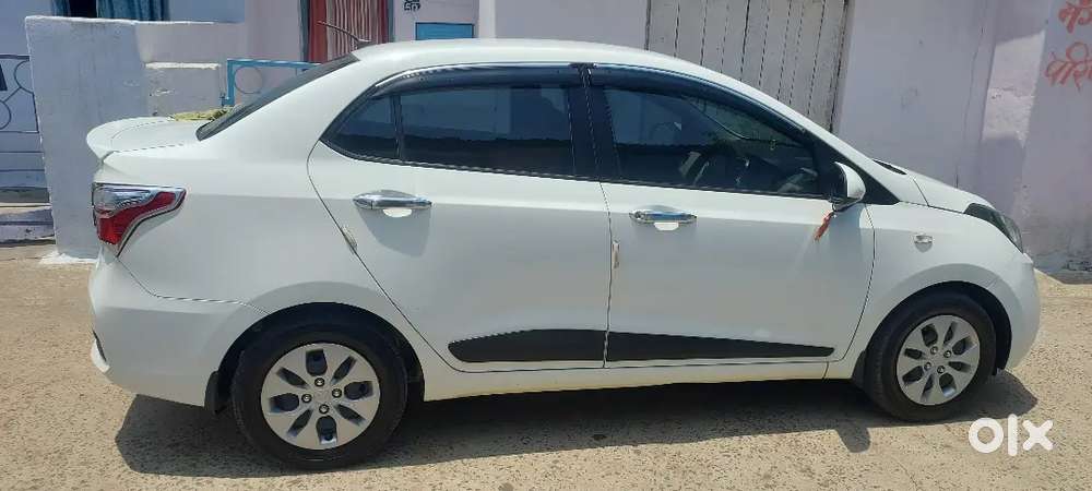 Hyundai Xcent Cng + Petrol  40,000 Km  32 Km/kg Mileage  Excellent