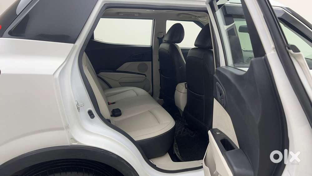 Mahindra Xuv300 W6, 2023, Petrol