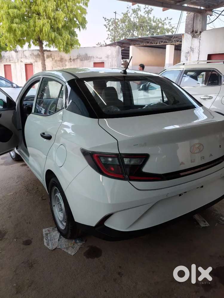 Hyundai Aura 2026 Petrol 4200 Km Driven 6lakh