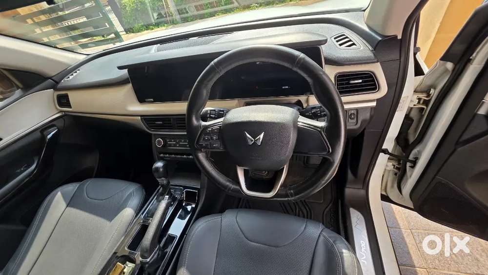 Mahindra Xuv700 Ax5 Petrol Automatic 5 Seater