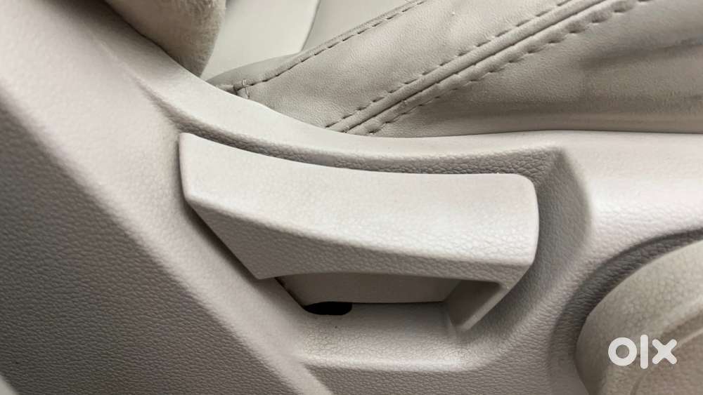 Mahindra Xuv300 1.2 W8 (o) Amt Petrol, 2021, Petrol