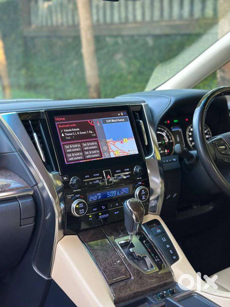 Toyota Vellfire 2.5 Executive Lounge, 2023, Petrol