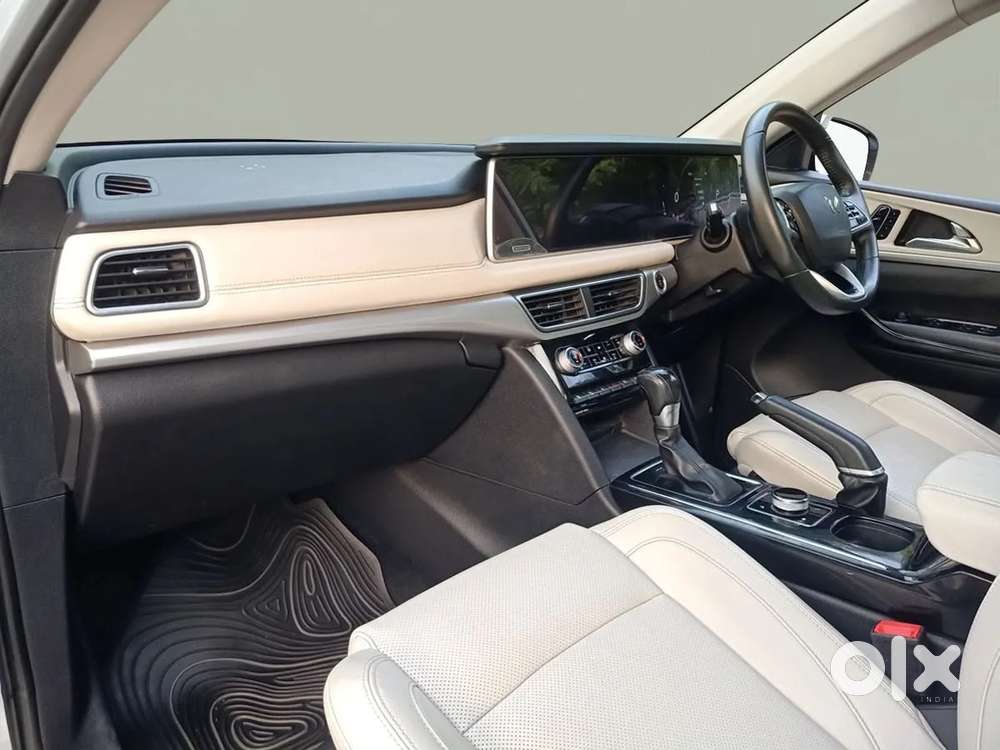 Mahindra Xuv700 2.0 Ax 7 Petrol At Str, 2022, Petrol