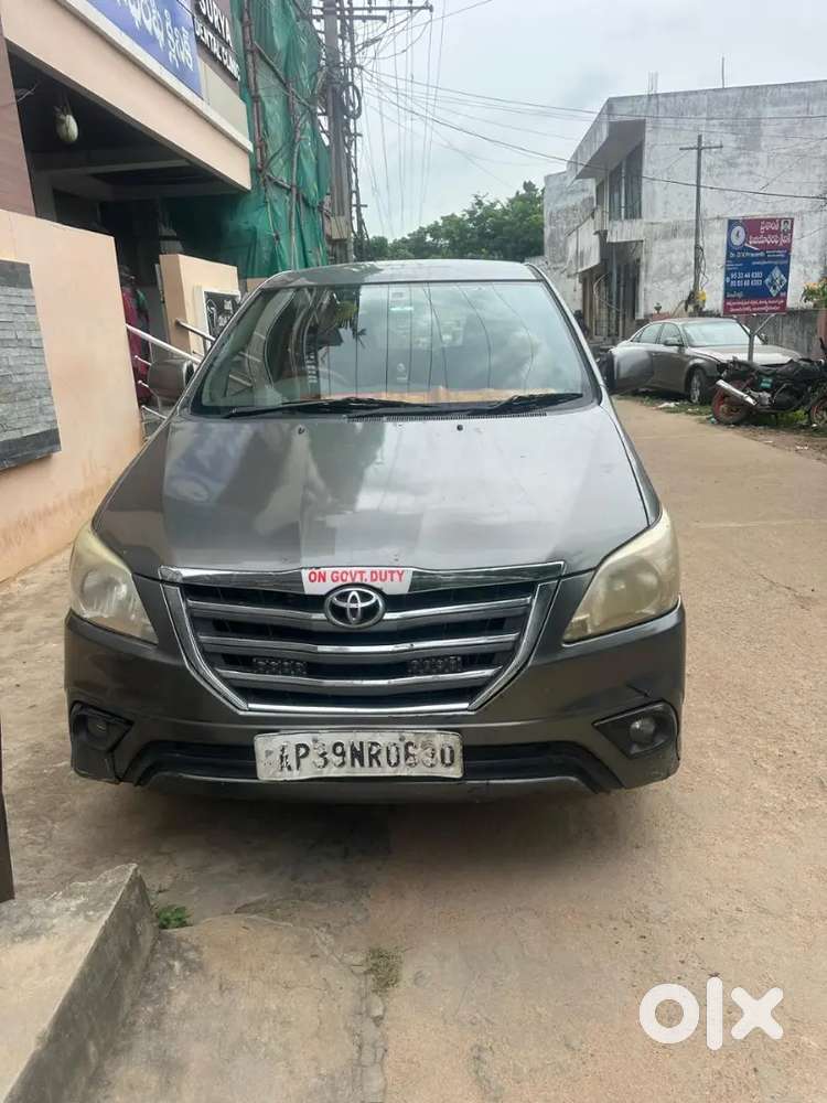 2nd Toyota Innova 2015 Diesel Manual 250000 Km Driven