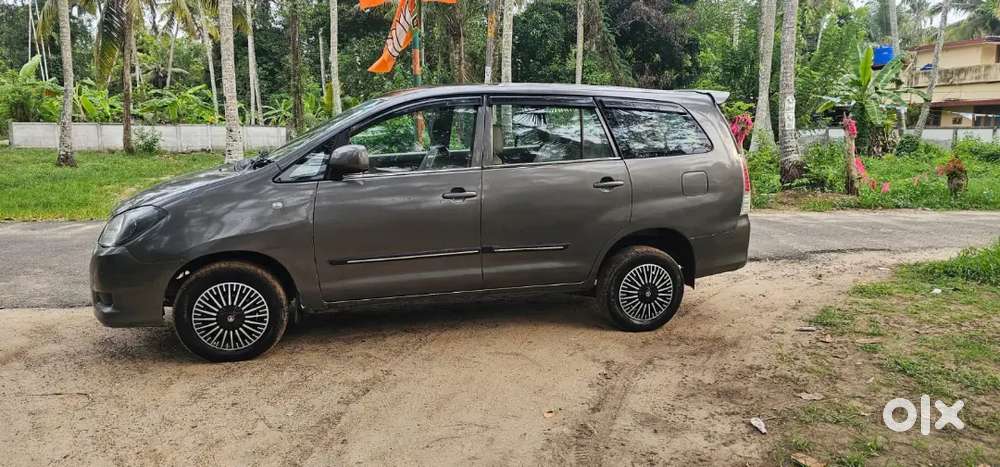 Toyota Innova 2011 Diesel Well Maintained