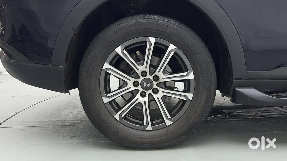 Mahindra Xuv700 2.0 Ax 7 Petrol At Str, 2023, Petrol