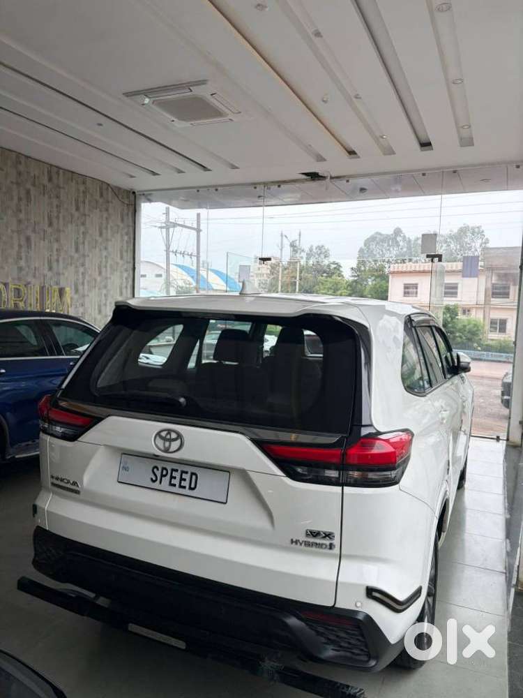Toyota Innova Hycross 2.0 Vx Hybrid 7 Str, 2023, Petrol
