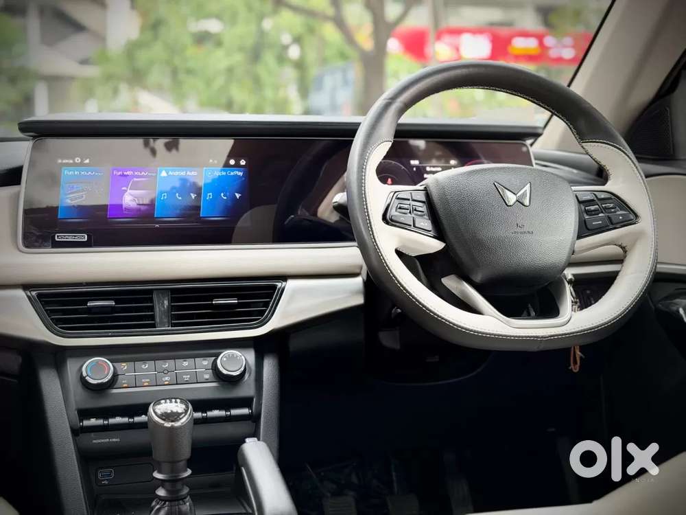Mahindra Xuv700 2.0 Ax 5 Petrol Mt 7 Str, 2024, Petrol