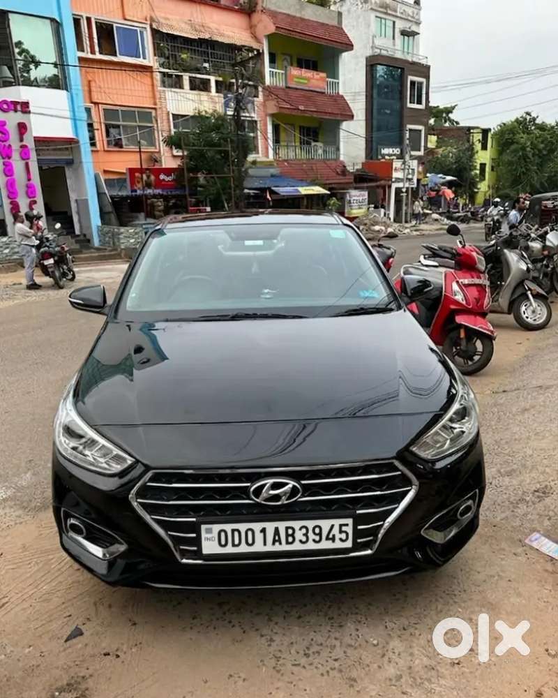 Black  Verna New Condition