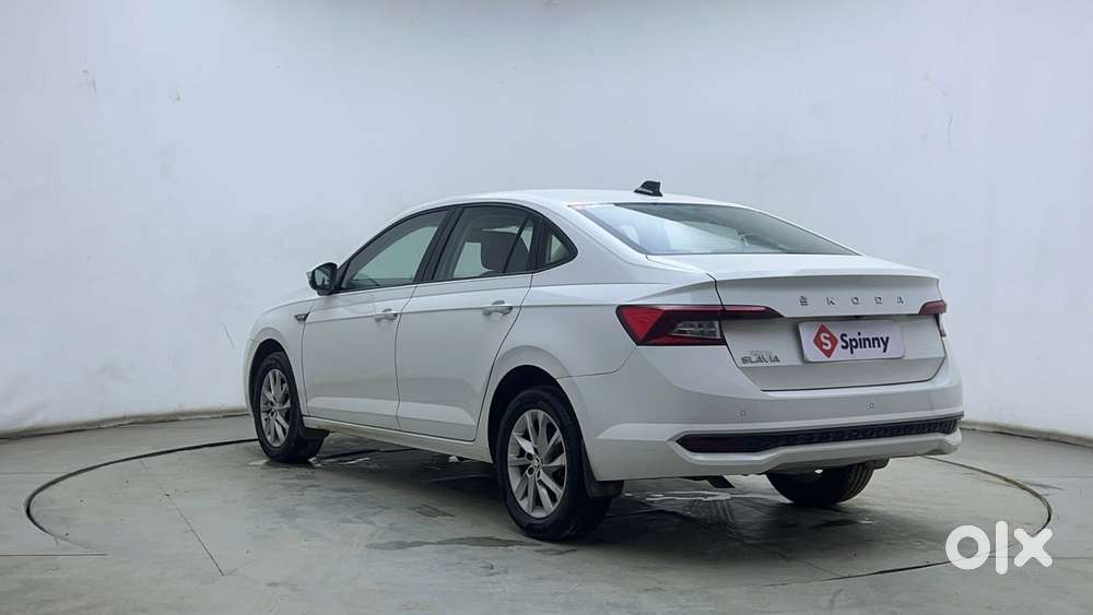 Skoda Slavia Ambition 1.0l Tsi At, 2022, Petrol
