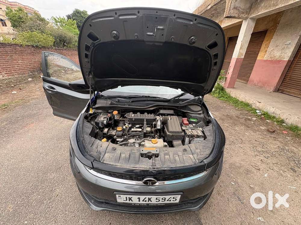 Tata Altroz 2024 Petrol Well Maintained