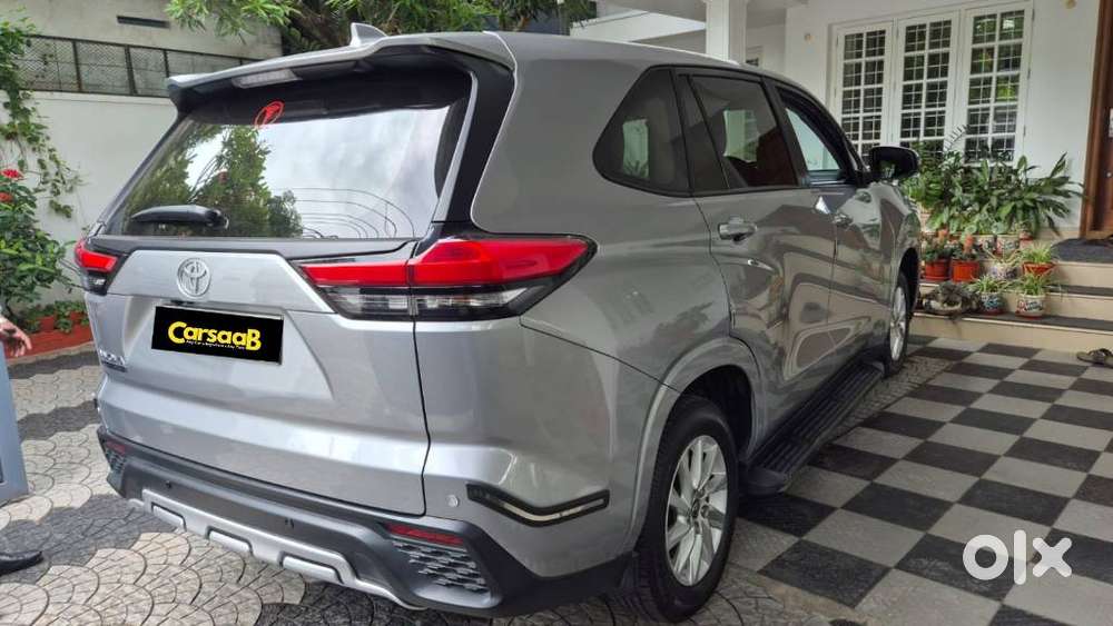 Toyota Innova Hycross, 2023, Petrol