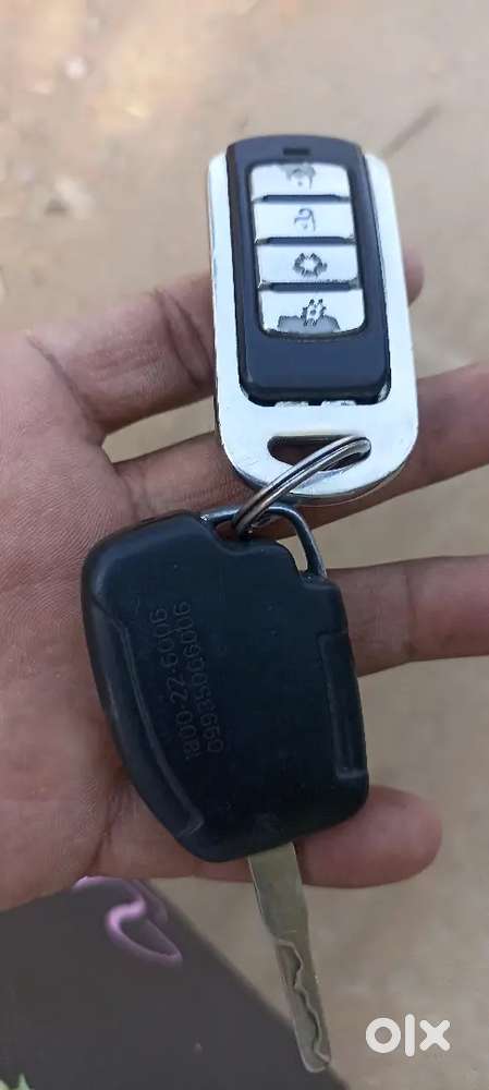गाड़ी चालू कंडीशन में हैऔर रनिंग है  टायर नये है बैटरी नयी है