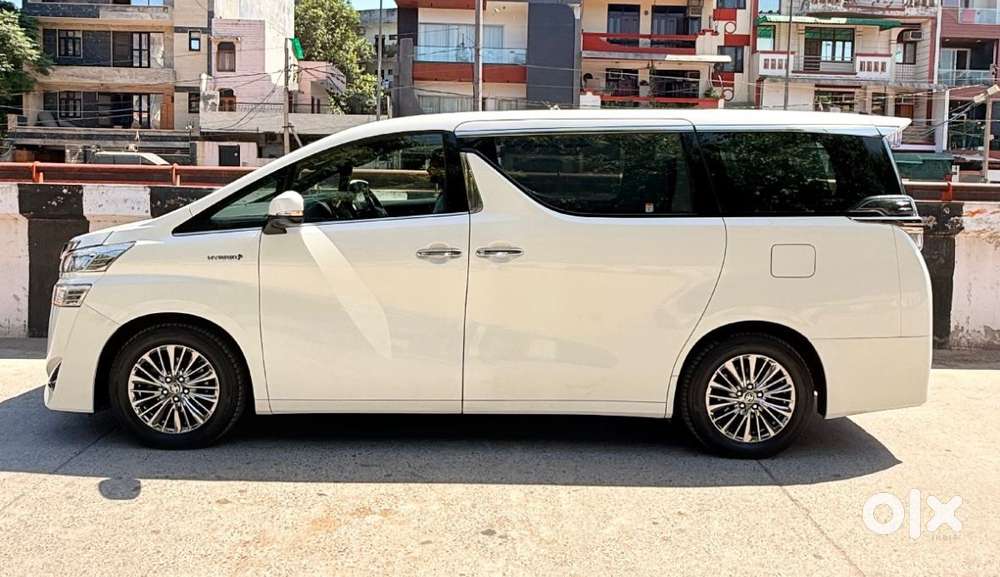 Toyota Vellfire 2.5 Hybrid, 2022, Petrol