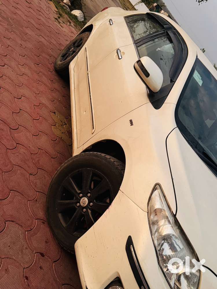 Toyota Corolla Altis 2010