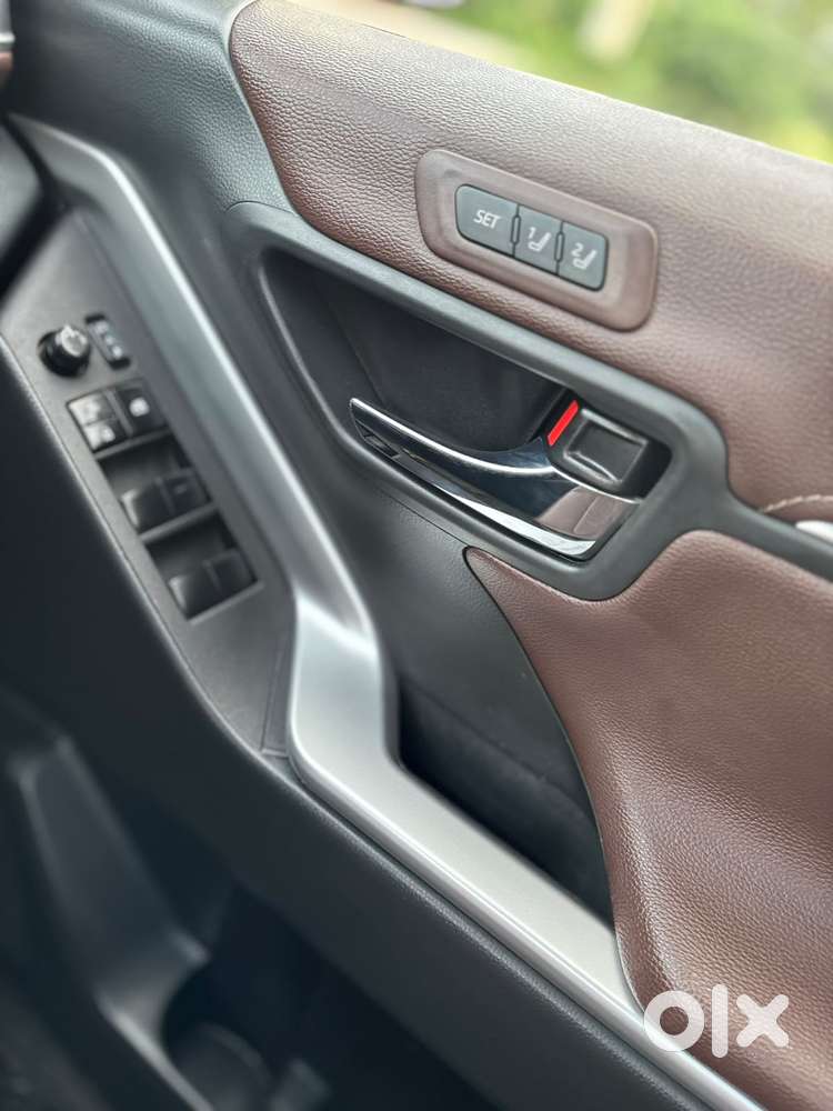 Toyota Innova Hycross 2.0 Zx (o) Hybrid 7 Str, 2025, Petrol