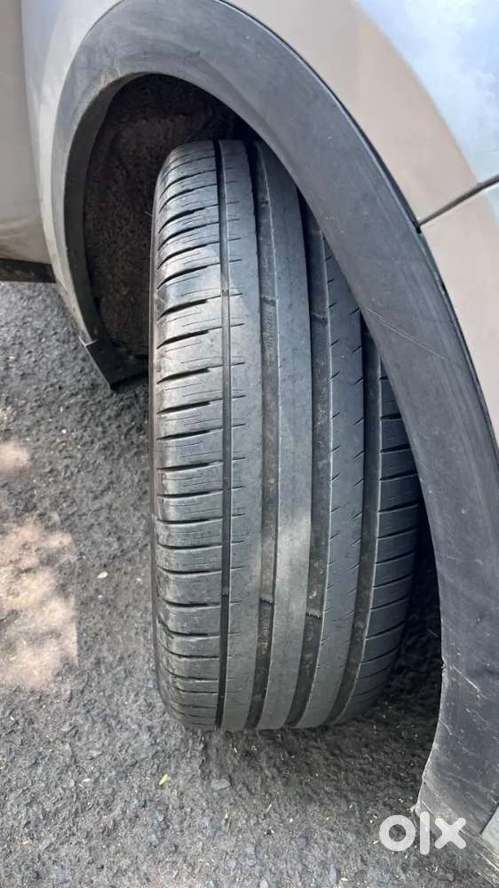 Mahindra Xuv700 Mx5 Petrol Mt 2022   Showroom Condition Full Insured