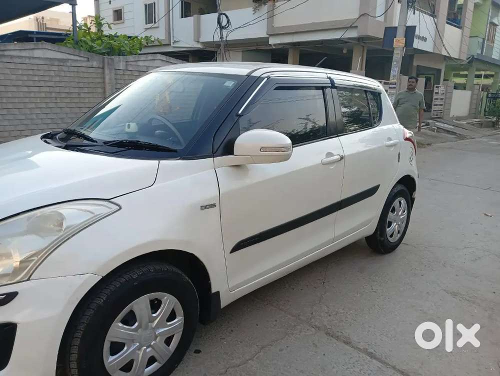Maruti Suzuki Swift 2015 Diesel 102562 Km Driven