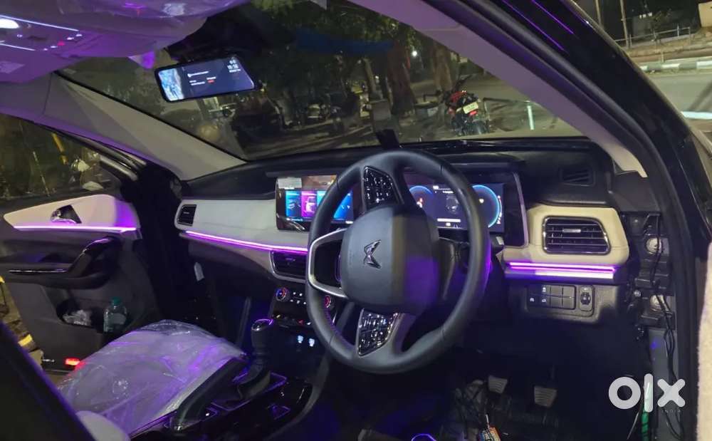 Mahindra Xuv700,mt 7str,  2025 Petrol 11000 Km Driven
