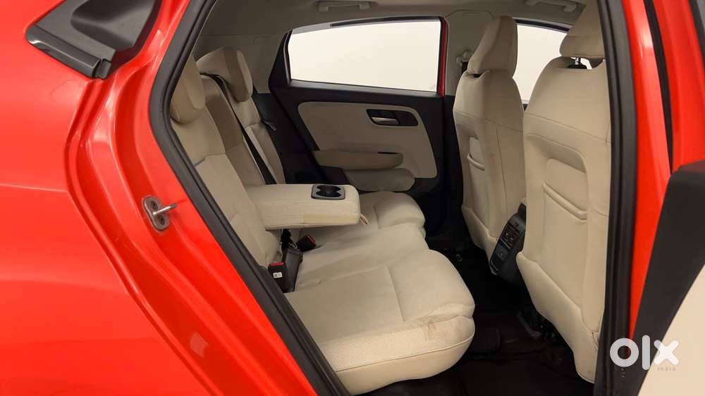 Tata Altroz 1.2 Xza Petrol Dct, 2025, Petrol