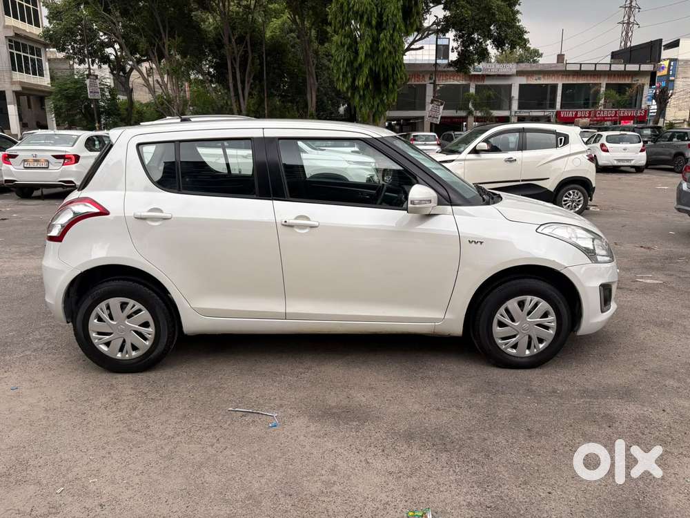 Maruti Suzuki Swift Vxi Abs Bsiv, 2015, Petrol