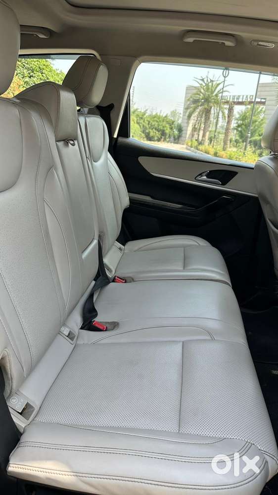 Mahindra Xuv700 2.2 Ax 7 Diesel At Str, 2022, Diesel