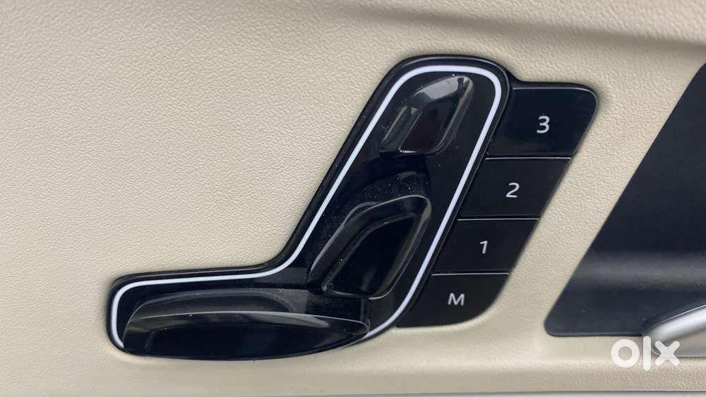 Mahindra Xuv700 2.2 Ax 7 Diesel At Luxury Pack Str Awd, 2022, Diesel