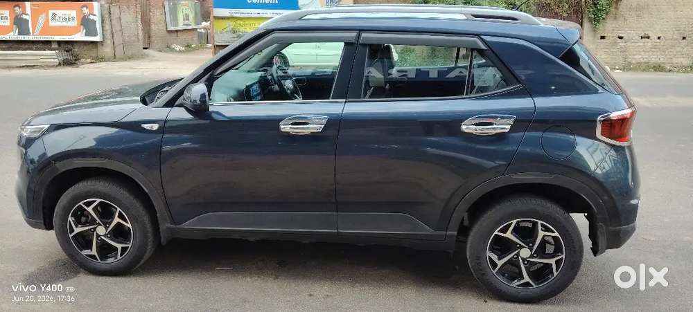 Hyundai Venue 2020 December,petrol 94000 Km Driven