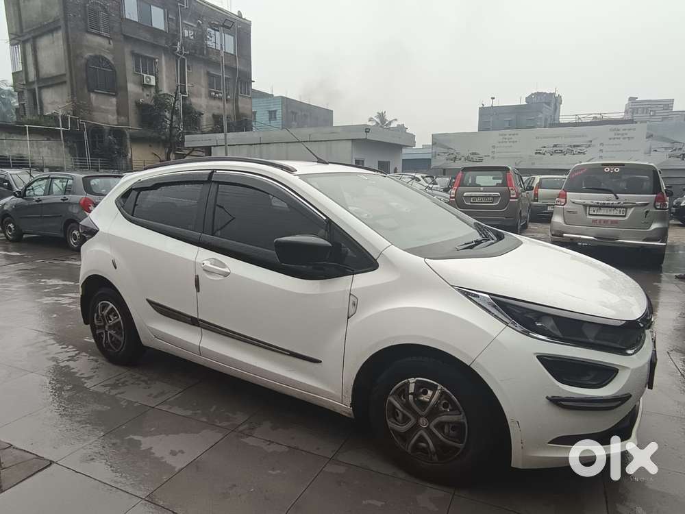 Tata Altroz 1.2 Xe, 2021, Petrol