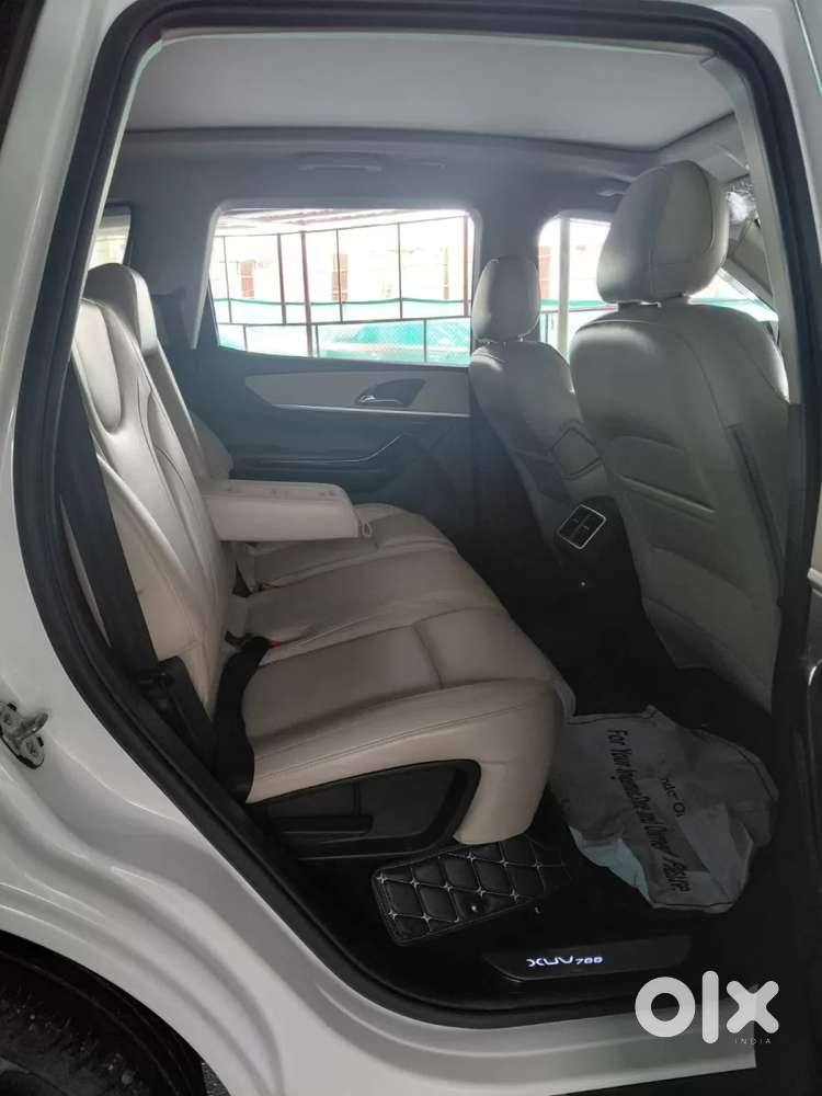 Mahindra Xuv700 2.2 Ax 7 Diesel At Luxury Pack Str Awd, 2022, Diesel