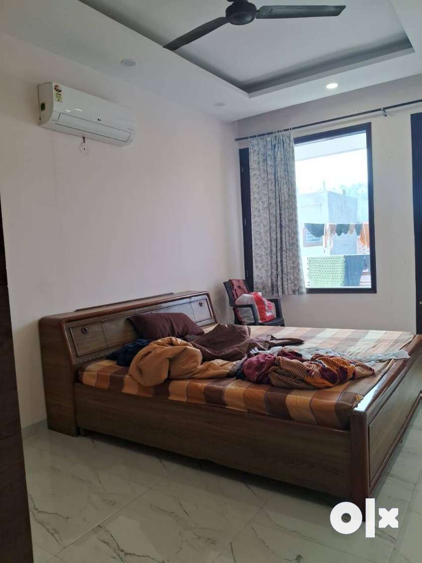 Reasonable rent nicely build 2BHK fully furnished for family sec 44