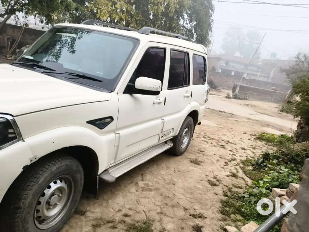 गाड़ी 2018 मॉडल की गाड़ी बिल्कुल वेल कंडीशन में है गाड़ी ऑफिसमें चलती