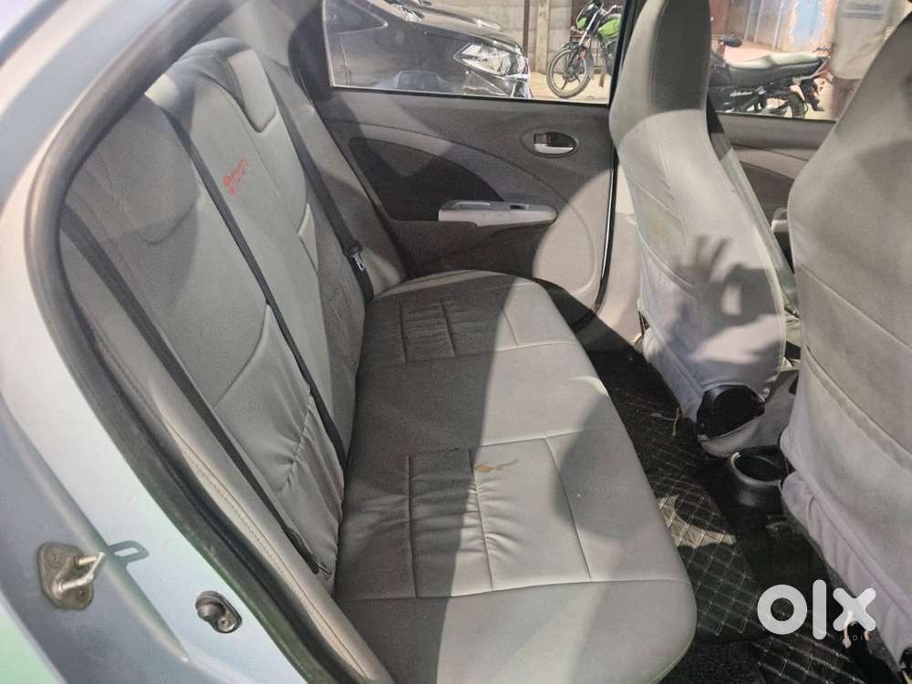 Toyota Etios V, 2011, Petrol