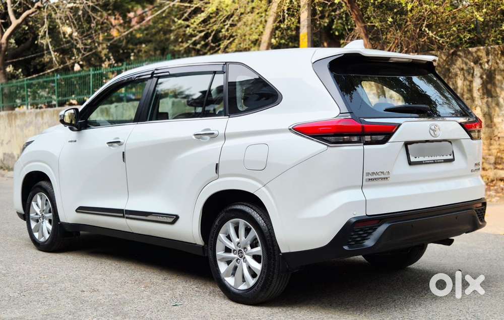 Toyota Innova Hycross 2.0 Vx (o) Hybrid 8 Str, 2025, Petrol