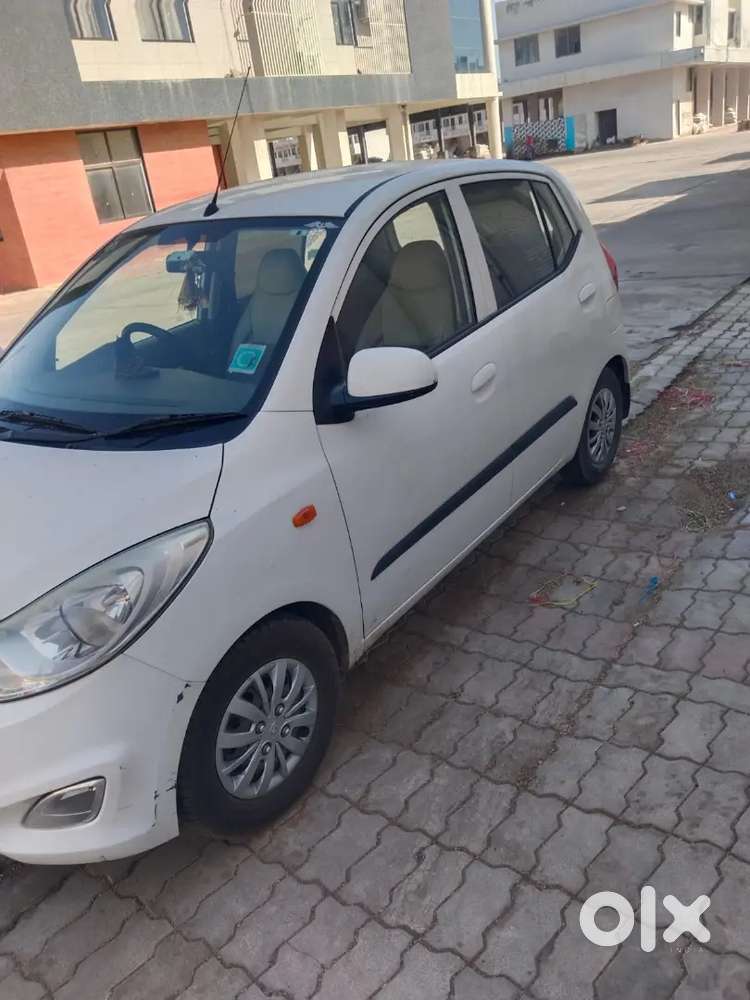 Hyundai I10 2015 Petrol+cng 90000 Km Driven