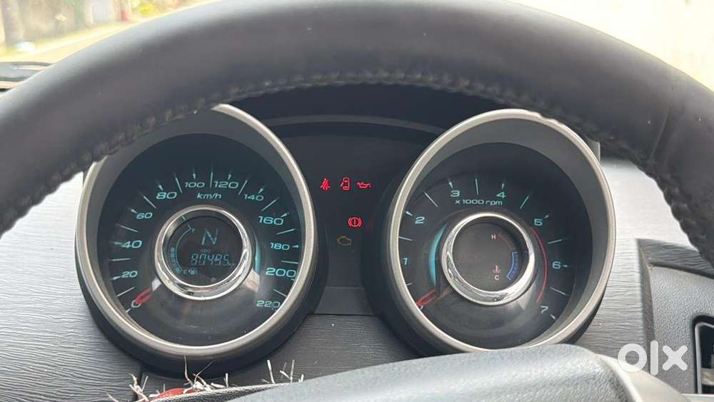 Mahindra Xuv W10 2015