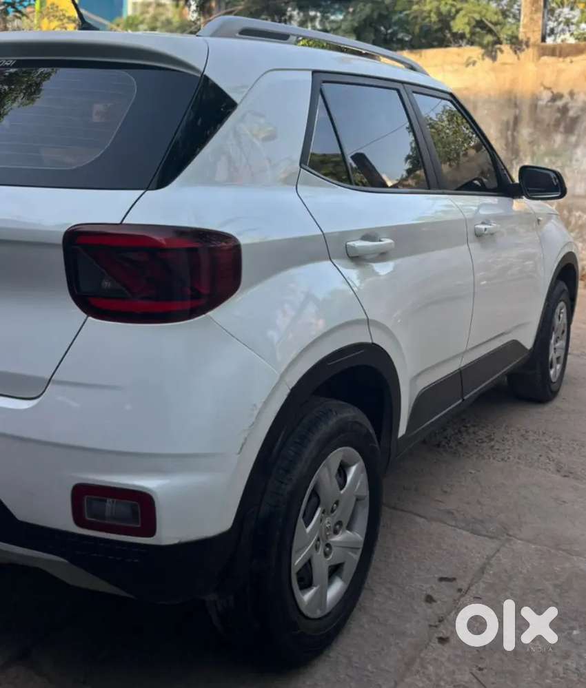 Hyundai Venue 2020 Petrol Well Maintained