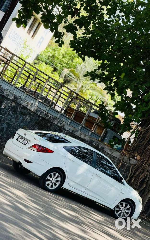 Hyundai Verna Diesel (white)