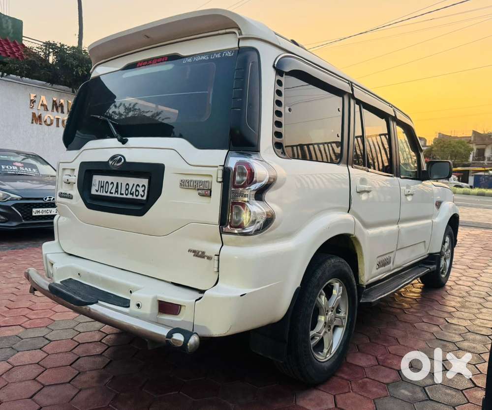 Mahindra Scorpio S10, 2016