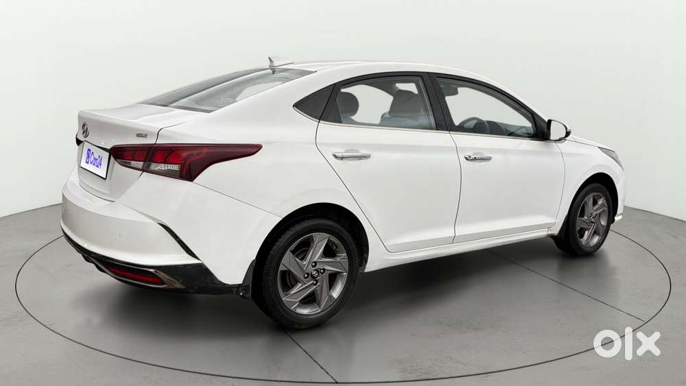 Hyundai Verna 1.5 Sx Vtvt Ivt, 2022, Petrol