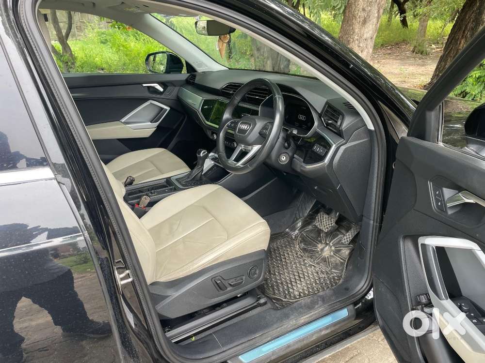 Black Audi Q3 Petrol