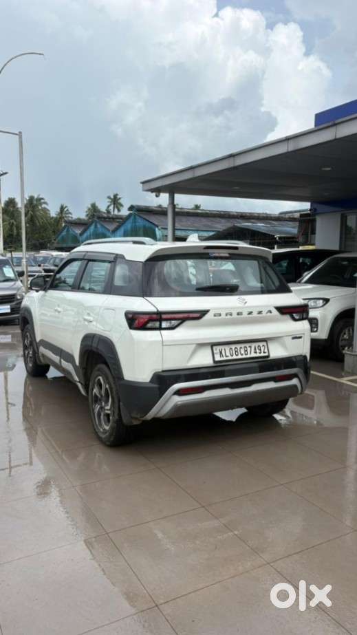 Maruti Suzuki Brezza 1.5 Zxi At Smart Hybrid Dual Tone, 2023, Petrol